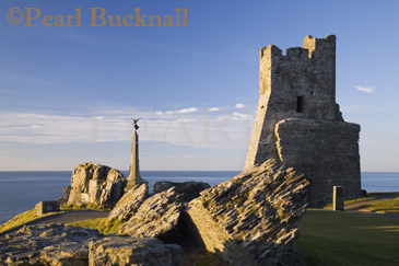 13th century Castle ruins with remains of Porth 
Newydd or New Gate on Castle Point War Memorial in 
Aberystwyth Ceredigion Mid Wales UK 

Keywords: heritage landmark Britain British Welsh