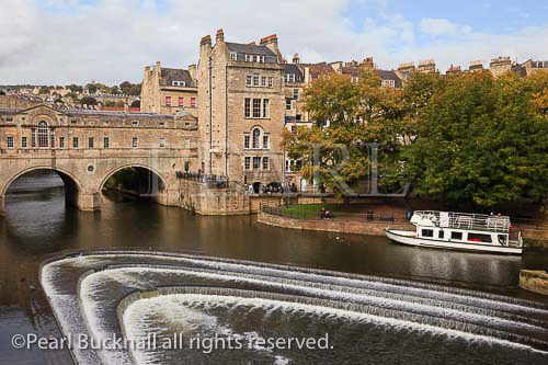 Pulteney horseshoe weir on the River Avon by Pulteney 
Bridge in Bath, Somerset, England, UK, Britain, Europe. 