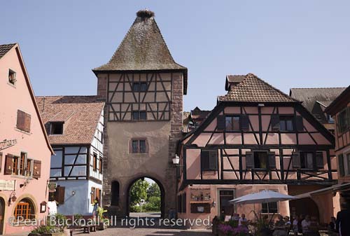 Turckheim, Alsace, Haut-Rhin, France, Europe. 
Gateway and historic buildings in picturesque fortified 
medieval village on the Alsatian wine route

Keywords: Europe French historic village town 
continental street European travel