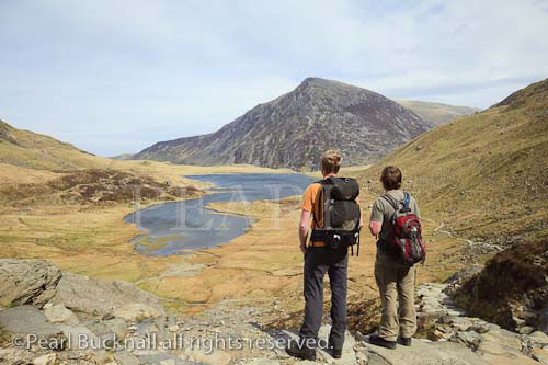 Cwm Idwal, North Wales, UK. Walkers by Llyn Idwal 
lake in the mountains of Snowdonia National Park.  

Keywords: hiking hike mountain walk men hikers 