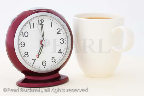 Red alarm clock at 7am and morning tea

Keywords: time, mug, drink, still life, studio