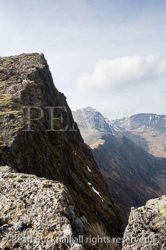 Y Lliwedd mountain in the Snowdon horseshoe with 
Mount Snowdon beyond, Snowdonia National Park, 
North Wales, UK, Britain, Europe