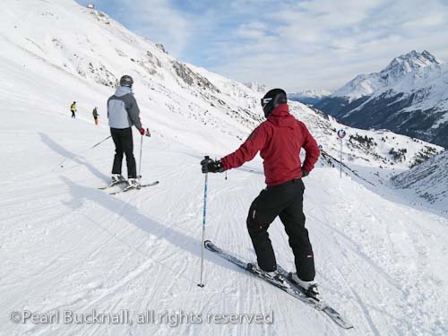 St Anton am Arleberg, Tyrol, Austria, Europe.  Skier in 
red jacket on snow covered ski slopes in the Austrian 
Alps.

Keywords: alpine skiing winter sports activity snow 
mountains people