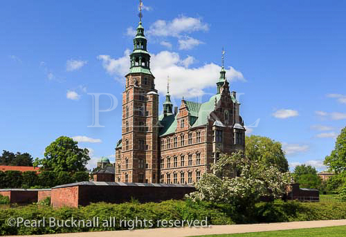 Rosenborg Castle 1606-1607 in King's Garden houses 
the Royal Crown Jewels and Regalia. Copenhagen, 
Zealand, Denmark, Scandinavia, Europe. 