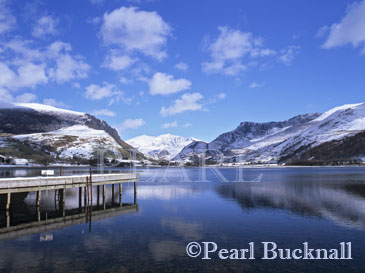 SNOWDON SUMMIT (Yr Wyddfa) from west across 
lake Llyn Nantlle Uchaf with snow on hills in winter in 
Snowdonia National Park.  Nantlle Gwynedd North 
Wales UK Europe

Keywords: Cymru January welsh landscape mountains 
reflections scenic water welsh scene british britain