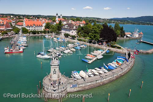 Aerial view of boats in the harbour with Bavarian Lion 
statue at entrance on Lake Constance (Bodensee) 
Lindau, Bavaria, Germany, Europe.