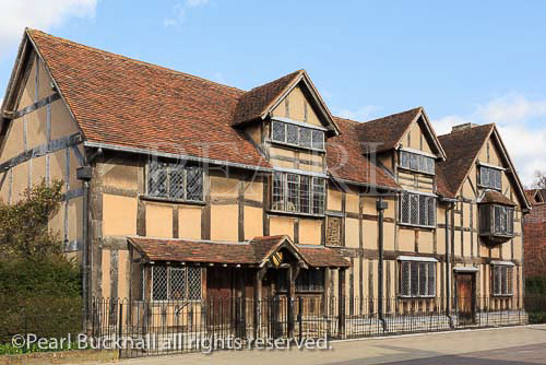 Shakespeare's Birthplace 16th century half timbered 
house now a museum in Henley Street, Stratford-
upon-Avon, Warwickshire, England, UK, Britain, 
Europe.