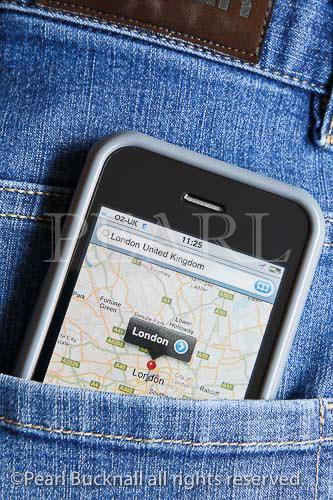 An Apple iPhone displaying Google maps for the 
London area in the back pocket of a pair of blue denim 
jeans. England, UK, Britain, Europe