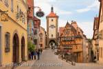 Plonlein with 14th century Siebersturm Siebers Tower 
gate and half timbered medieval building in old town 
on the Romantic Road in Schmiedgasse, Rothenburg 
Ob der Tauber, Franconia, Bavaria, Germany, Europe. 
