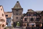 Turckheim, Alsace, Haut-Rhin, France, Europe. 
Gateway and historic buildings in picturesque fortified 
medieval village on the Alsatian wine route

Keywords: Europe French historic village town 
continental street European travel