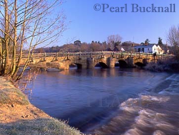 WEST BRIDGE across the River Wey on a frosty 
morning. Tilford, Surrey, England, UK, Britain


